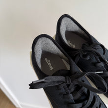 Load image into Gallery viewer, Allbirds Risers Low Top Lace Up Sweetfoam Midsole Sneakers Black 9 NEW
