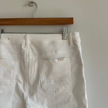 Load image into Gallery viewer, Chico&#39;s The So Slimming Girlfriend Crop Jeans White 1
