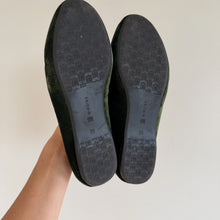 Load image into Gallery viewer, Birdies Heron Velvet Loafers Quilted Insole Flat Shoes Green 7.5
