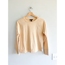 Load image into Gallery viewer, Banana Republic Crew Neck Pullover Long Sleeve T-Shirt Cream S Petite
