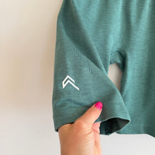 Load image into Gallery viewer, Oner Active Classic Stretch Seamless Biker Short Green XS
