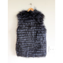 Load image into Gallery viewer, Linda Richards Genuine Fox Fur Reversible Quilted Vest Purple L

