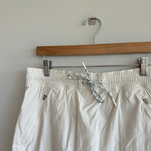 Load image into Gallery viewer, Athleta Trekkie Skort White 8
