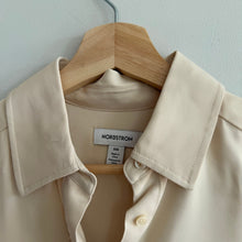Load image into Gallery viewer, Nordstrom Short Sleeve Curvy Hem Collared Casual Button Up Shirt Cream XXS NWT
