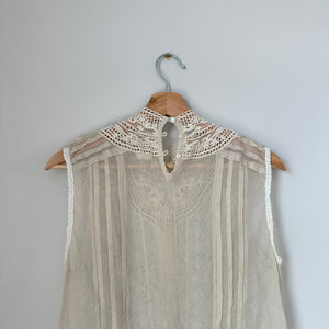 Anthropologie TINY Rosewood Sheer Lace Crochet Sleeveless Mock Neck Blouse M