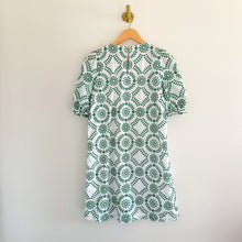 Load image into Gallery viewer, Ann Taylor Eyelet Crew Neck Puff Sleeve Casual Shift Dress Green/White XS

