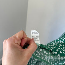 Load image into Gallery viewer, Daisy Print Short Sleeve Wrap Dress Green S
