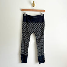 Load image into Gallery viewer, Lululemon Runday Crop First Release)Striped Running Leggings Black/White 4
