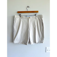 Load image into Gallery viewer, Peter Millar Soft Touch Twill Mid Rise Flat Front Casual Chino Shorts Cream 38

