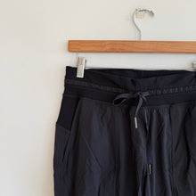 Load image into Gallery viewer, Lululemon Dance Studio Crop *25" Black 6

