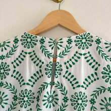 Load image into Gallery viewer, Ann Taylor Eyelet Crew Neck Puff Sleeve Casual Shift Dress Green/White XS
