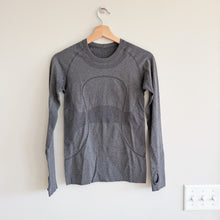 Load image into Gallery viewer, Lululemon Swiftly Tech Long Sleeve Long Sleeve Running Activewear Top Gray 6
