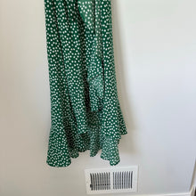 Load image into Gallery viewer, Daisy Print Short Sleeve Wrap Dress Green S
