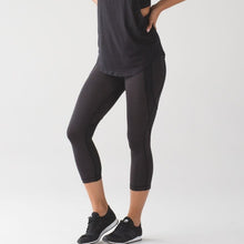 Load image into Gallery viewer, Lululemon Conduit Striped Cropped Leggings Stretch Black 4
