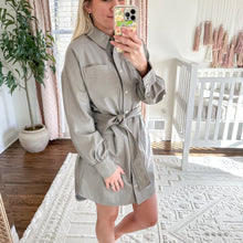 Load image into Gallery viewer, NWT Hudson Oversized Mini Shirt Dress with Tie Belt in Moonrock XS
