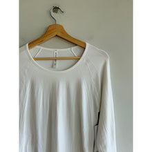 Load image into Gallery viewer, Athleta Speedlight Seamless Long Sleeve Activewear Top Bright White L NWT
