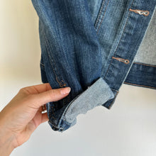 Load image into Gallery viewer, Old Navy Dark Wash Denim Button Front Trucker Jacket Blue M
