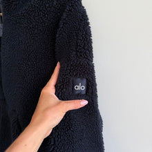 Load image into Gallery viewer, Alo Yoga Streetside 1/2 Zip Sherpa Fleece Pullover Hoodie Sweatshirt Navy L
