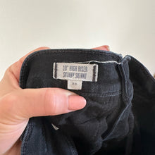 Load image into Gallery viewer, Madewell 10" High-Rise Skinny Jeans in Black Sea 25
