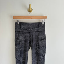 Load image into Gallery viewer, Lululemon Fast &amp; Free 7/8 Tight II *Nulux 25" Meisai White Black 4
