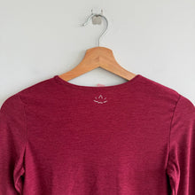 Load image into Gallery viewer, Beyond the Bump by Beyond Yoga Crew Neck Long Sleeve T-Shirt Red M

