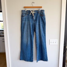 Load image into Gallery viewer, Kut from The Kloth Holly W Drawstring High Rise Wide Leg Jeans Blue 10
