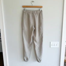Load image into Gallery viewer, Lululemon Relaxed Mid-Rise Cargo Pant Raw Linen 4
