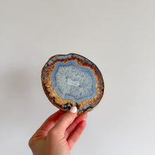 Load image into Gallery viewer, Kim Seybert Round Strata Acrylic Stone Inspired Drink Coaster Set of 4 Blue NWT

