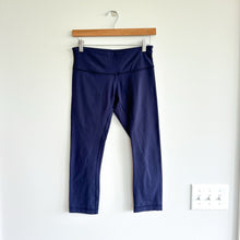 Load image into Gallery viewer, Lululemon Pull On Mid Rise Cropped Leggings Blue 6
