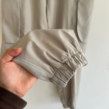 Load image into Gallery viewer, Lululemon Relaxed Mid-Rise Cargo Pant Raw Linen 4
