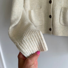 Load image into Gallery viewer, Uniqlo Souffle Yarn Ribbed Knit Button Front Cardigan Cream XS
