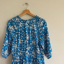Load image into Gallery viewer, Draper James Martina Floral Print 3/4 Sleeve Popover Midi Dress Blue White 6

