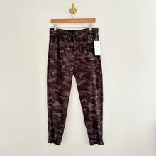 Load image into Gallery viewer, NWT Athleta Farallon Camo Pattern Mid Rise Jogger Green 10
