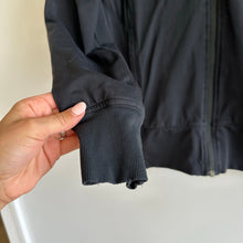 Load image into Gallery viewer, Lululemon Reversible Cinch Mesh Full Zip Pullover Long Sleeve Jacket Black 4
