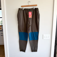 Load image into Gallery viewer, Cotopaxi Abrazo Fleece Colorblock Activewear Jogger Gray XXL NWT
