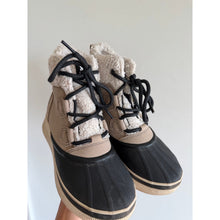 Load image into Gallery viewer, Sorel Out N About IV Chillz Faux Shearling Ankle Winter Boot Cream Black 8
