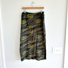 Load image into Gallery viewer, Sundry for Evereve Siene Camo Side Slit Midi Skirt Green XL
