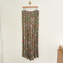 Load image into Gallery viewer, Anthropologie Floral Print High Rise Wide-Leg Pants Green 14
