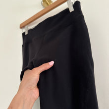 Load image into Gallery viewer, Tory Sport Cropped Activewear Leggings Black M
