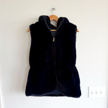 Load image into Gallery viewer, La Fiorentina Reversible Faux Fur Hooded Zip Up Vest Navy
