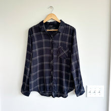 Load image into Gallery viewer, Rails Hunter Button Down Shirt in Navy Snow M

