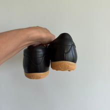 Load image into Gallery viewer, Royal Albartross Chelsea Leather Kiltie Fringe Spikeless Low Top Golf Loafers
