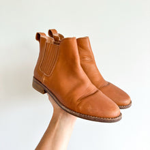 Load image into Gallery viewer, Madewell The Ainsley Leather Chelsea Boot in English Saddle 7.5
