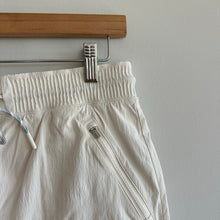 Load image into Gallery viewer, Athleta Trekkie Skort White 8
