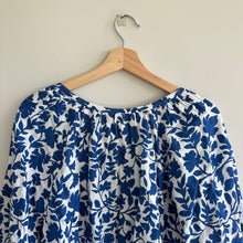 Load image into Gallery viewer, CASLON Floral 1/4 Button Short Sleeve Blouse Blue White XL
