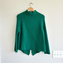Load image into Gallery viewer, Lush Turtleneck Mock Neck Long Sleeve Ribbed Sweater Green S
