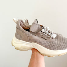 Load image into Gallery viewer, Steve Madden Myles Knit Lace Up Sneakers Tan 8

