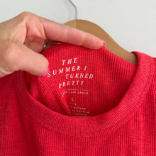 Load image into Gallery viewer, American Eagle x The Summer I Turned Pretty Graphic Ribbed T-Shirt Red L
