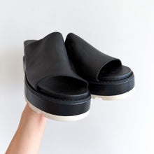 Load image into Gallery viewer, Sorel Joanie IV Slide Leather Open-Toe Wedge Sandals Black 10
