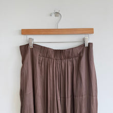 Load image into Gallery viewer, Z Supply Lisse Pleated Satin High Rise Wide Leg Pants Dark Chocolate L NWT
